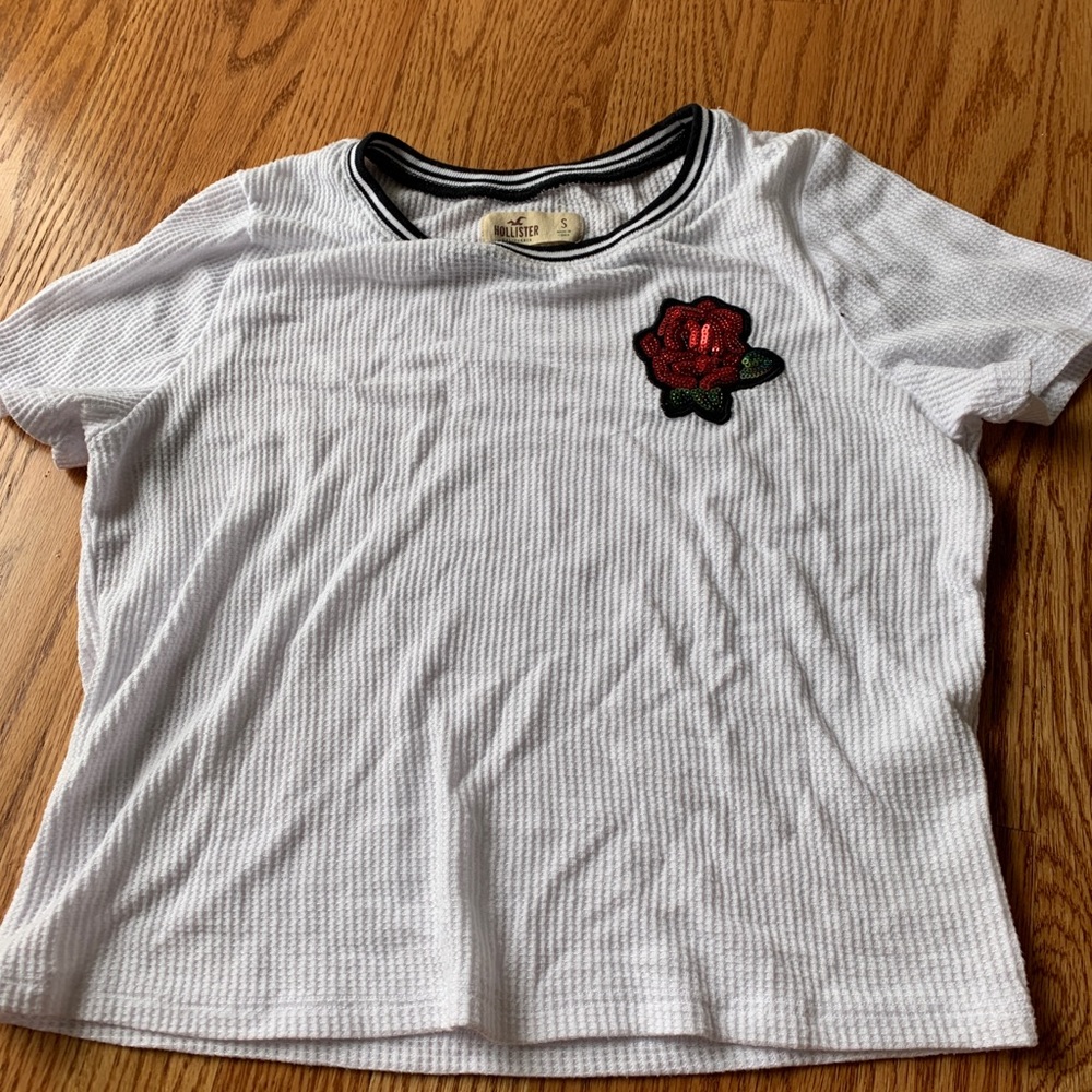 HOLLISTER ROSE TEE!!